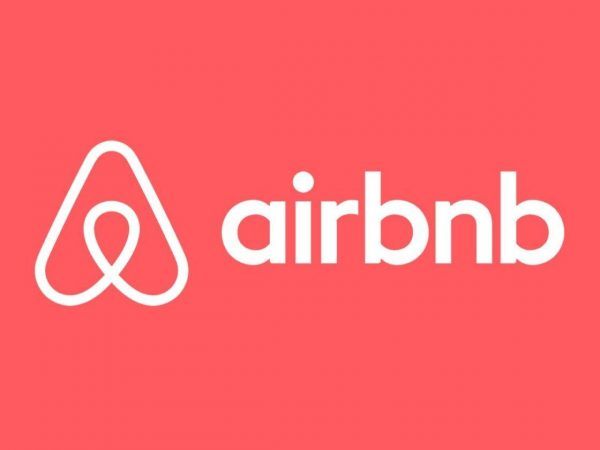 best travel apps - airbnb