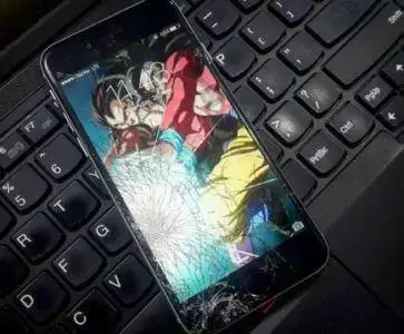 10 Awesome Anime Cracked Phones Screen Wallpaper - Bakabuzz